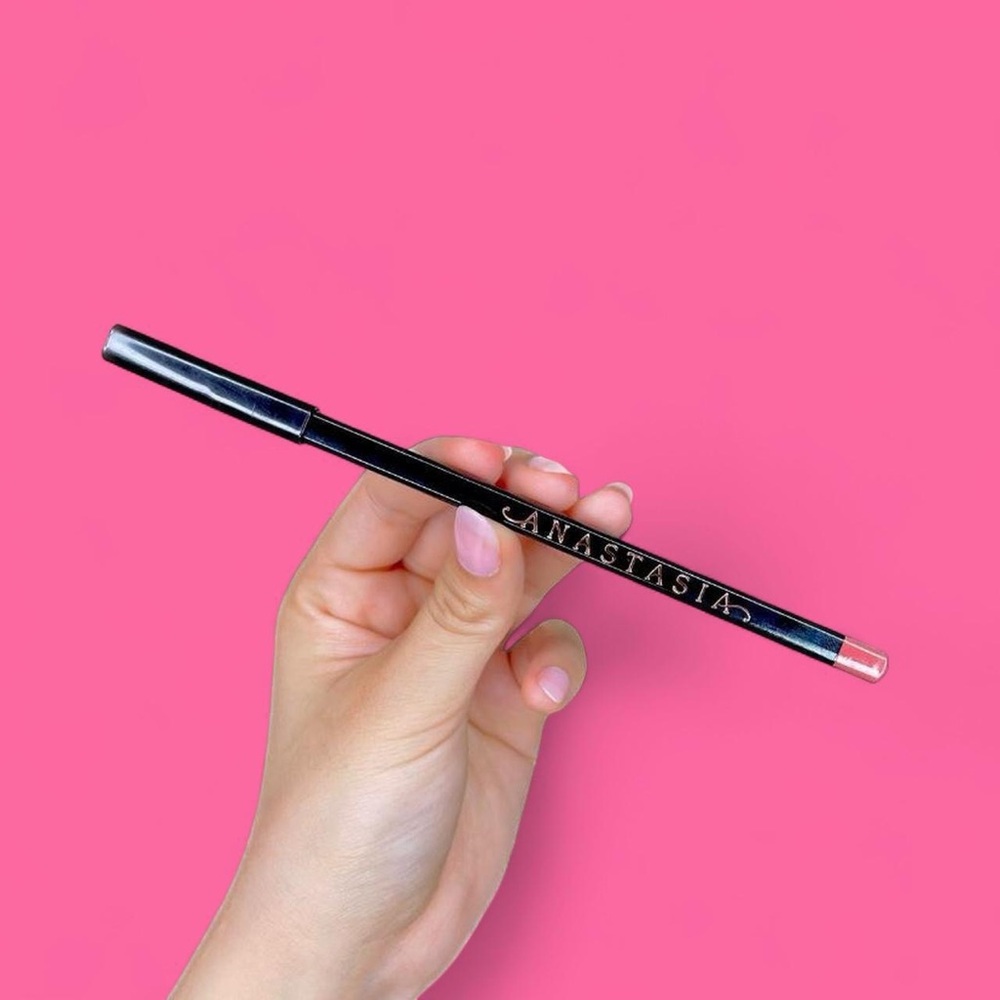 brand new! anastasia beverly hills lip liner in “sun baked”!
